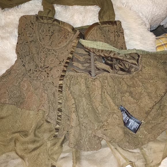 Top - Picture 2 of 4